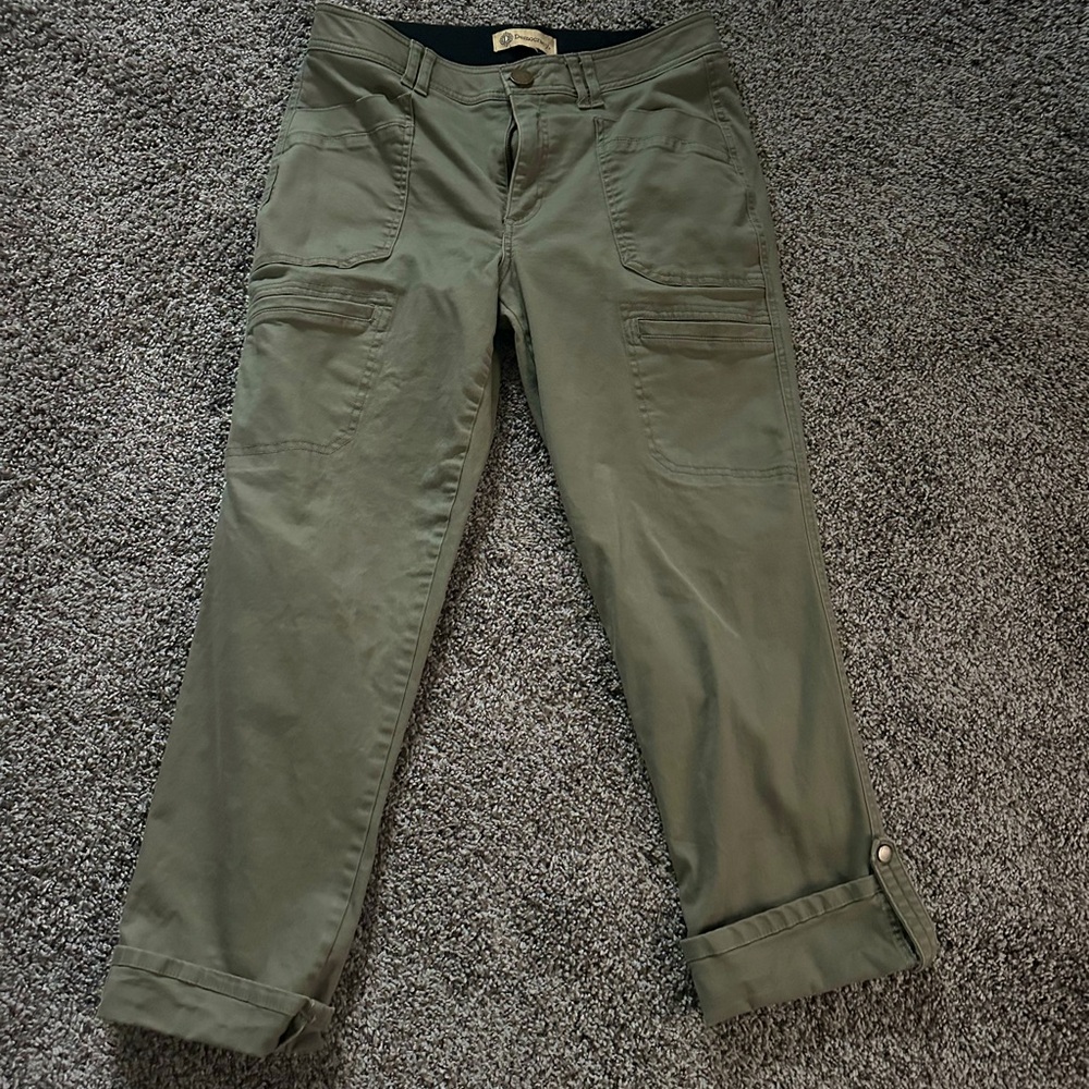 Never worn, Demoracy crop olive green pants.